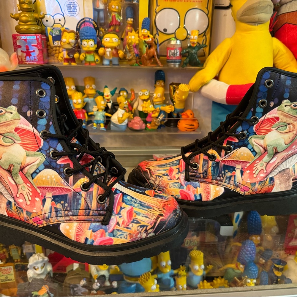 Uminder mushroom and frog boots, size 9us brand new